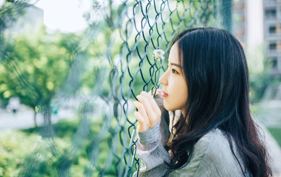 勤奋是一条神奇的线，用它可以串起无数知识的珍珠。——佚名